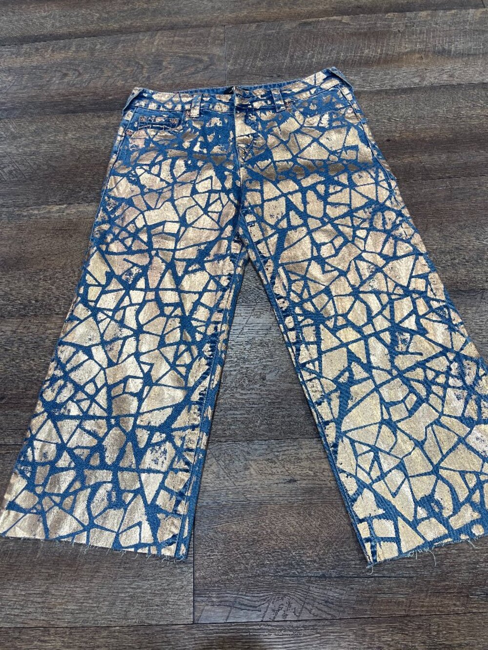 True Religion Bobbi Size 29 Metallic Gold Baggy Cropped Jeans